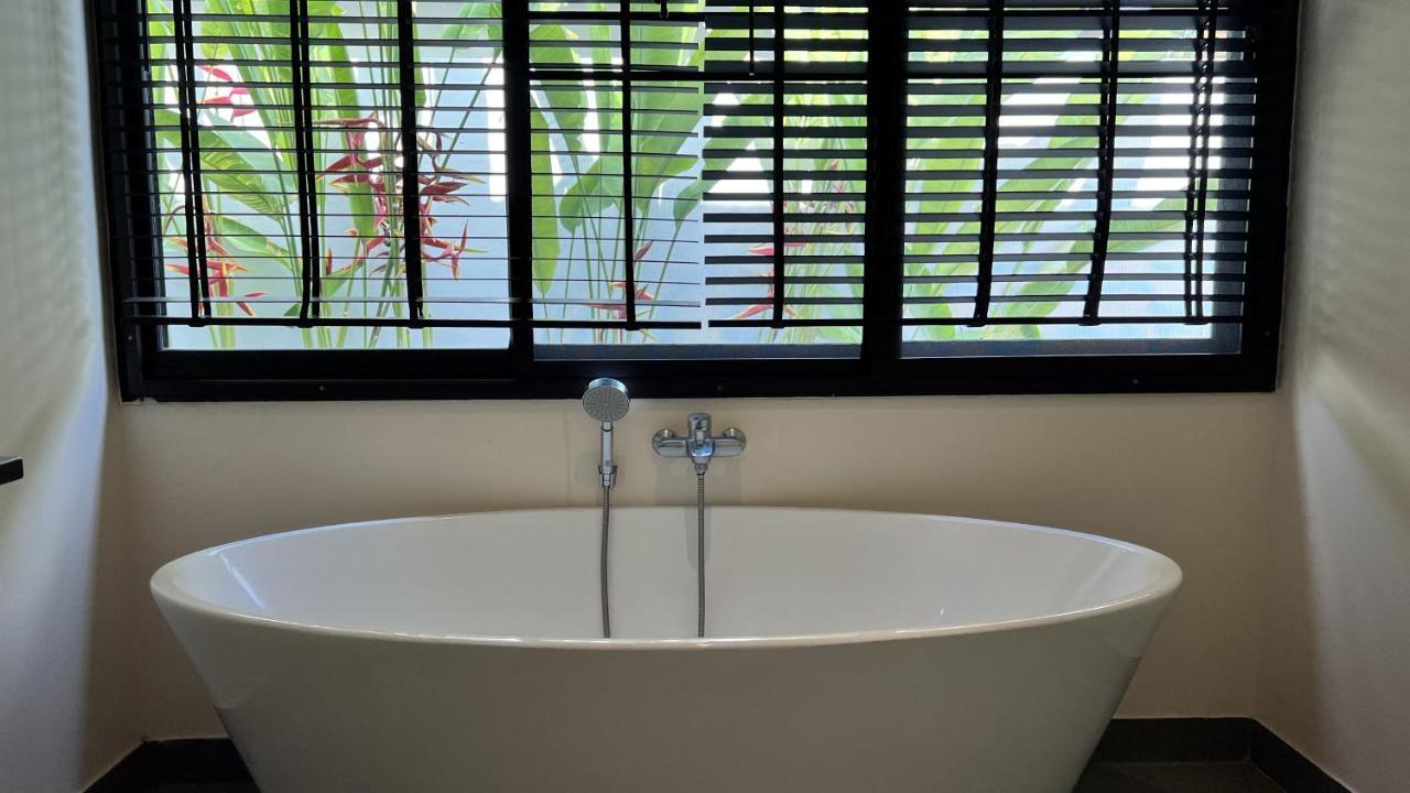 Plunge Tropic Villas 2 Naiharn Rawai Exterior foto